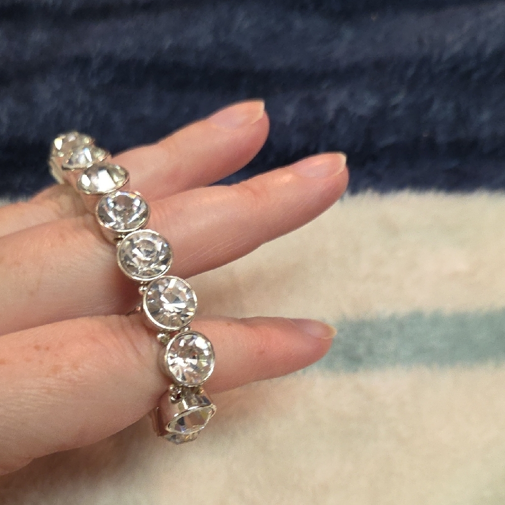 Elegant Silver Bracelet with Clear Stones